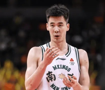  郭昊文打成小丁了！16分钟轰22分！三分+攻坚无解，进国家队吧!