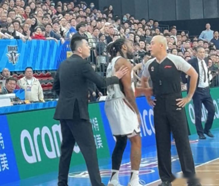  辽京大战引争议！辽宁一回合吃3个T成转折点，后续5罚变6罚太业余