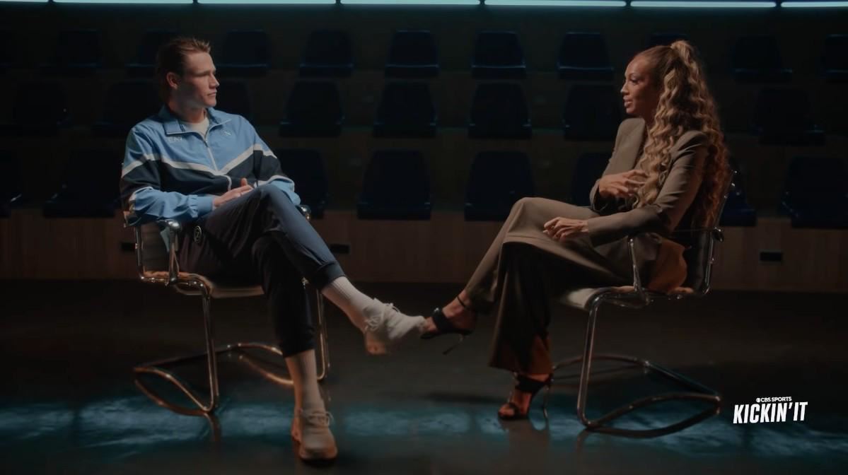 小麦:看自己的倒钩肯定有500遍了;不同意曼联有问题的说法