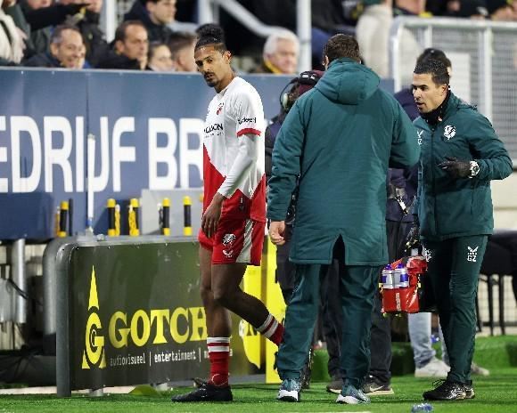 记者:阿莱受伤无缘非洲杯,上届决赛曾进球帮助科特迪瓦夺冠