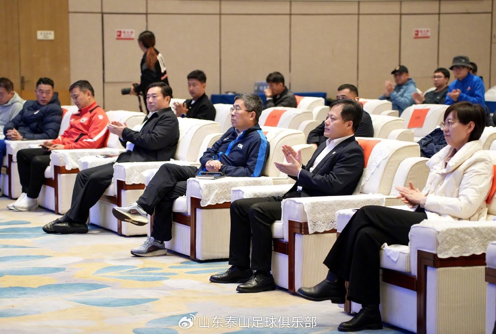  2025中国足球青训工作交流会在临沂举行，许基仁出席