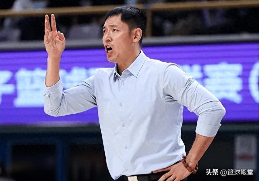  北控92-89天津发布会！张庆鹏批防守，周金利赞林庭谦谈外援状态