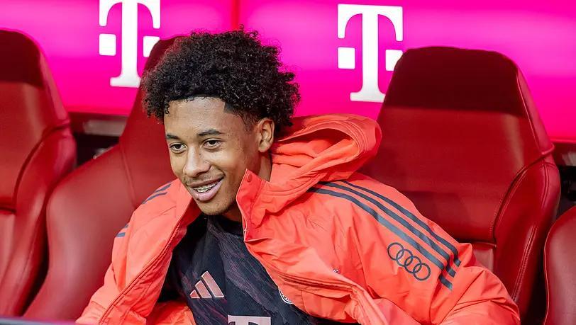 德媒:拜仁不会把16岁中卫基亚拉放走,他很快会签下一份长约