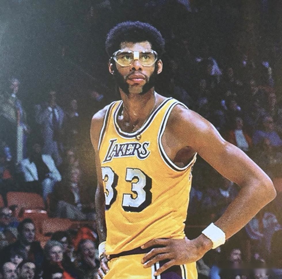  又送出13个助攻！抱歉贾巴尔：你保持36年的NBA纪录被打破了