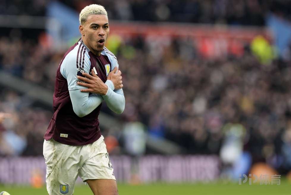 罗马诺：切尔西热刺都曾有意罗杰斯 球员1月不会离队