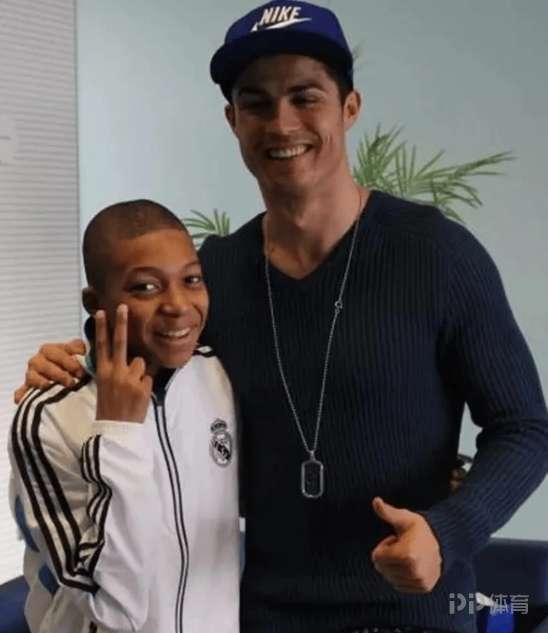 姆巴佩社媒晒儿时与C罗合影：相信梦想吧 向你致敬