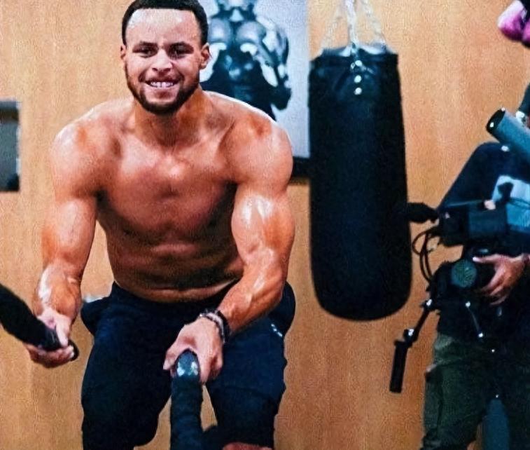 NBA这5张P图能够以假乱真，杜兰特有麒麟臂 科比6块腹肌