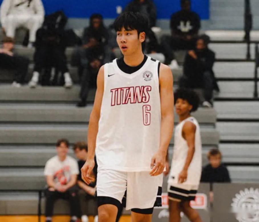 张博源收到伊利诺伊offer！全美排前25！能力获认可，可奠定冲NBA