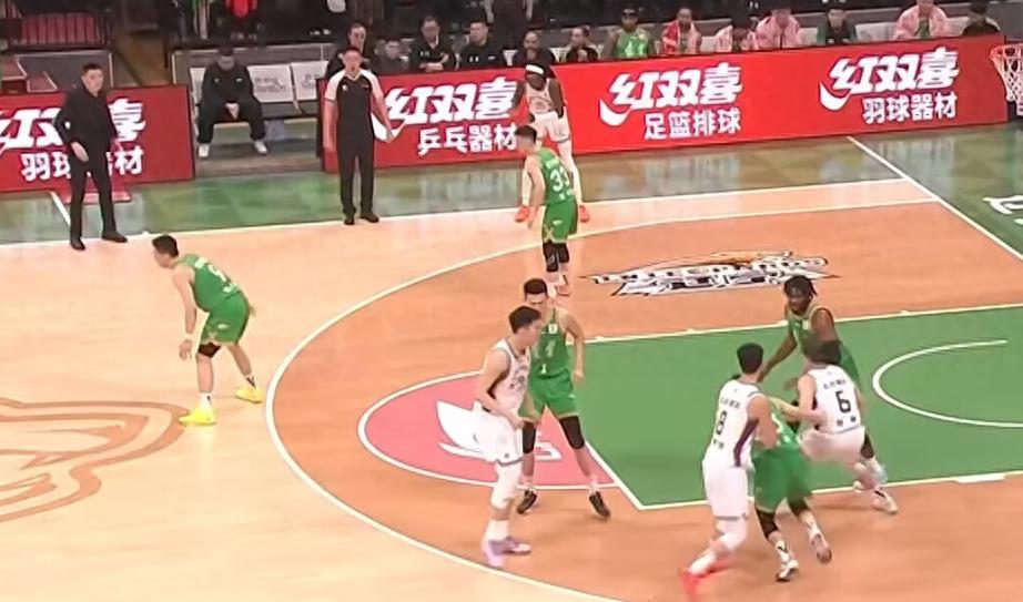 威尔斯31+7廖三宁9中9空砍22分 辽宁男篮送北控三连败