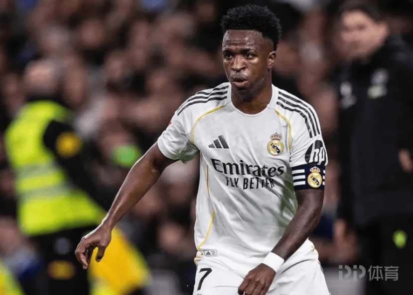 马卡：皇马取胜仍遭球迷嘘声 维尼修斯被换下时看台声音分化