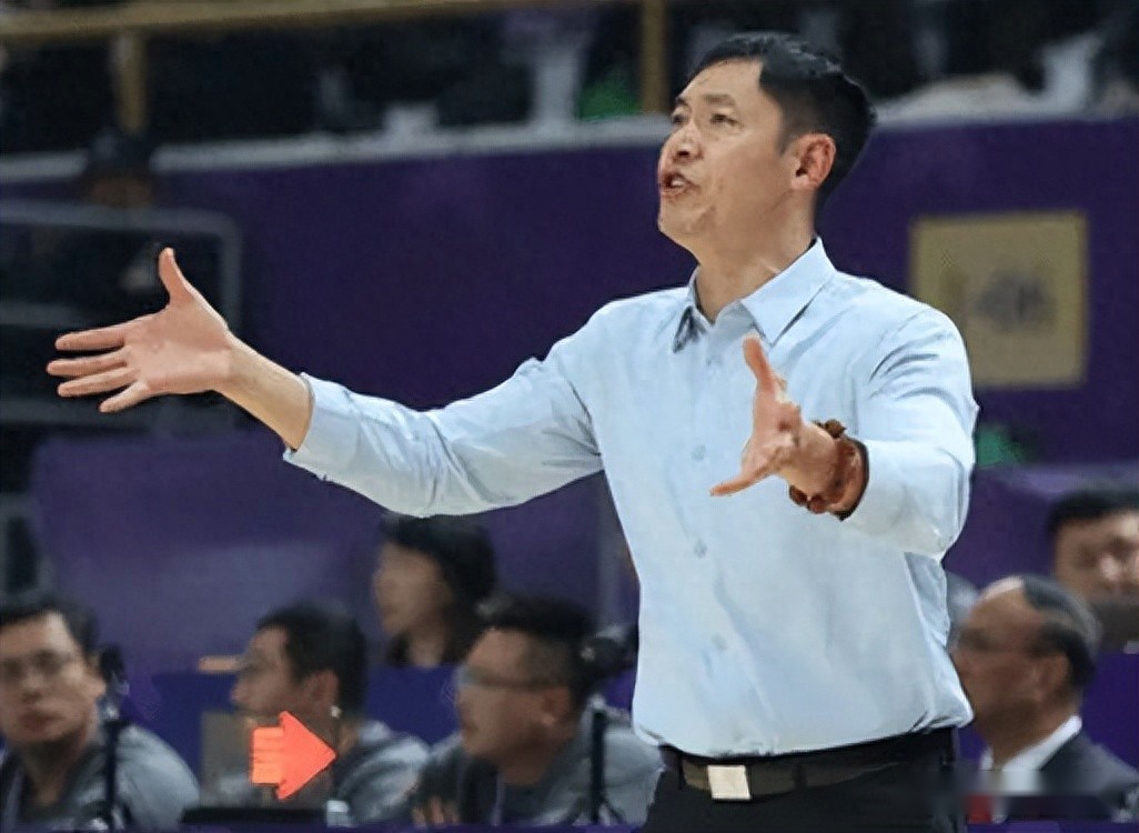 北控本赛季算是垮了！张庆鹏防守拉胯，内线遭伤病，张帆直线下滑