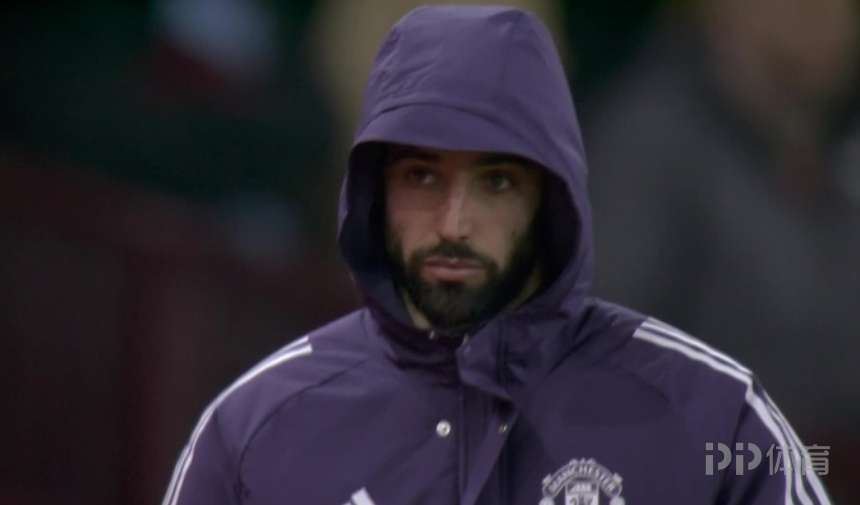 电讯报：B费疑似遭遇软组织伤势 或至少缺阵一个月