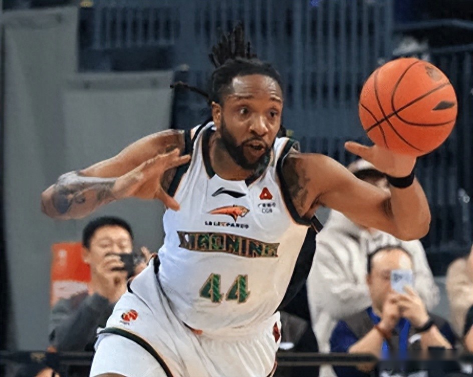 辽宁大胜北控！威尔斯轰31分，奥利弗+4本土高效，莫兰德来情绪了