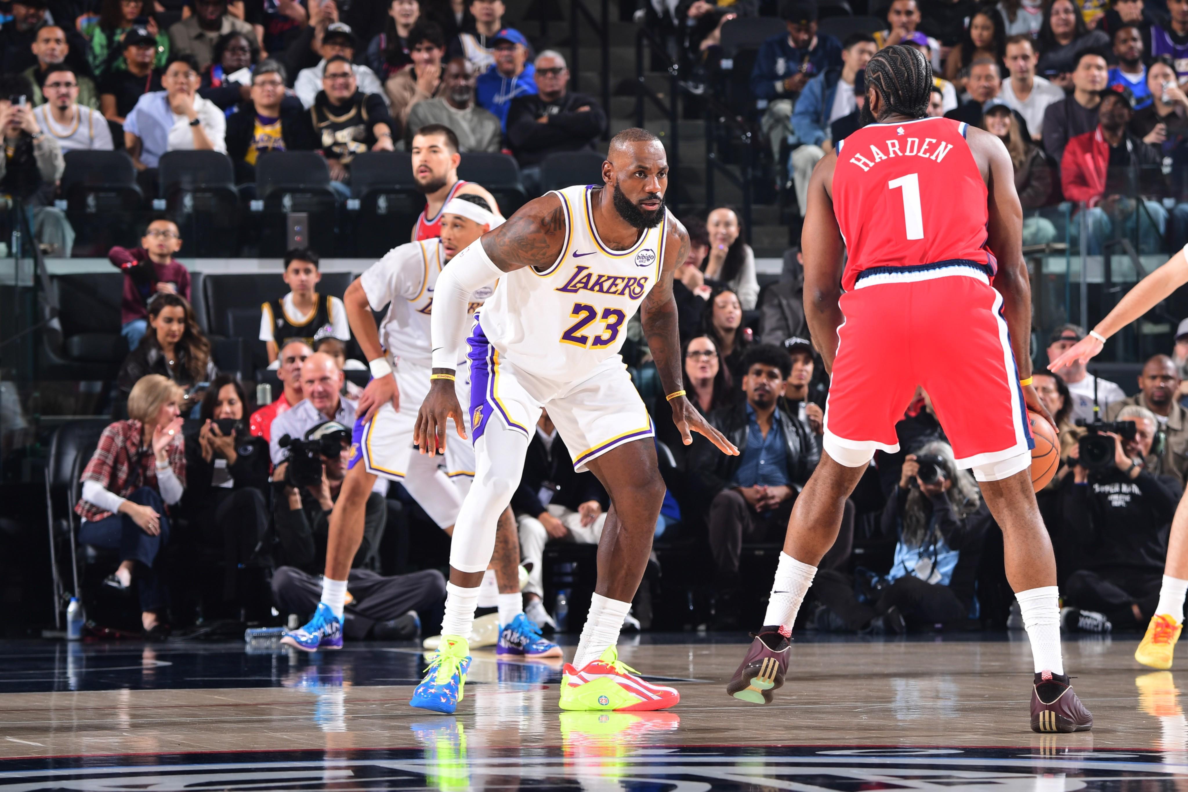 湖人唯一在线之人，詹姆斯28中15空砍赛季新高36分，三分7中3