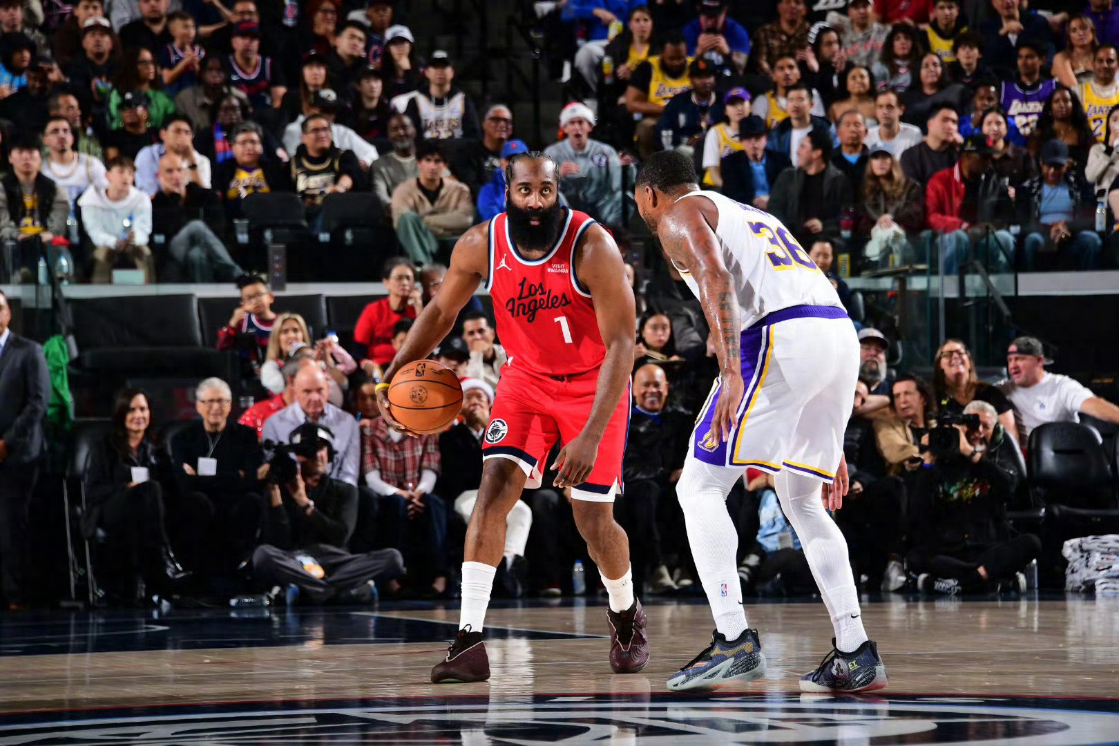 5名首发伤停4人!湖人或将开启验货之战,大交易真的要来了?