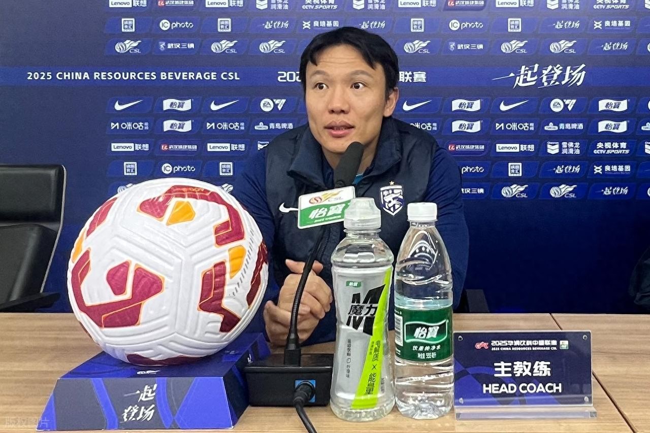 邓卓翔确定无法在武汉三镇转正，俱乐部将聘请欧洲名帅执教