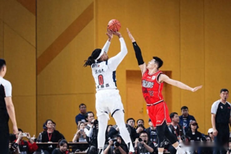 广东93-85广州 球员评价：2人满分，3人及格，4人低迷