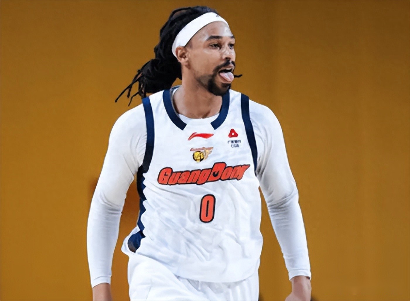 广东签萨林杰赚大发了！球球强解统治关键时刻，搭配徐杰收割比赛