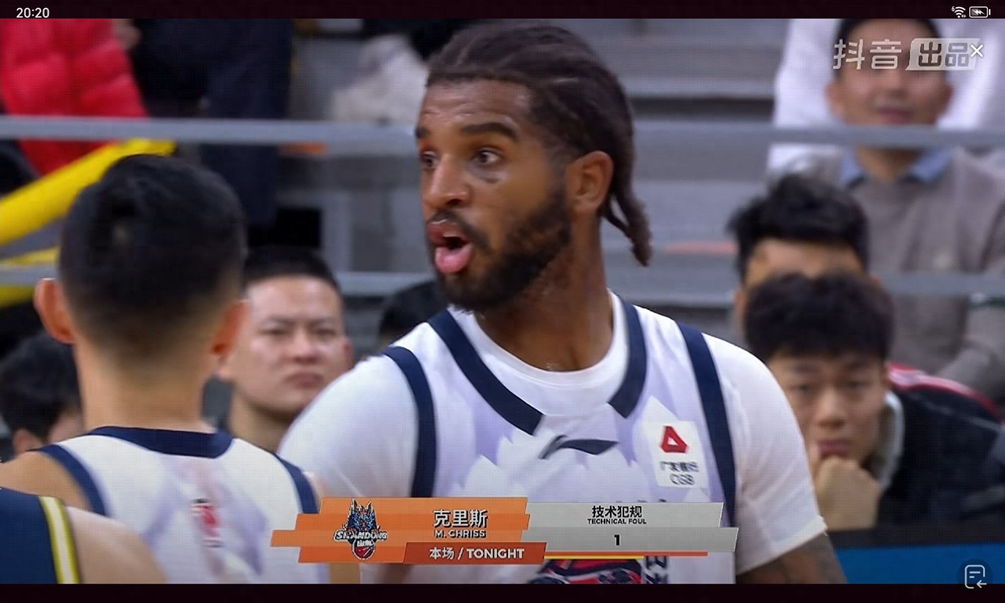 克里斯傻到搞笑,犯规太快,走步都有逆转,萨姆那拉裤子就是违体