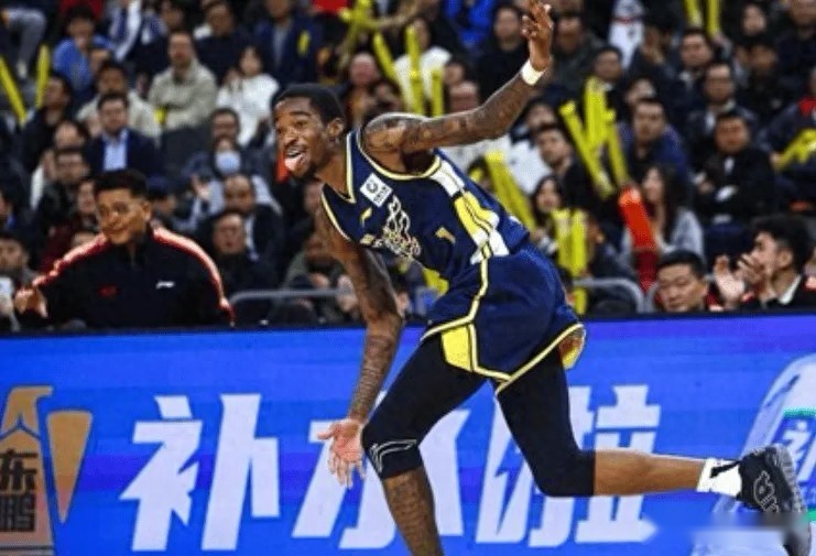 广东3轮换引担忧!萨姆纳+奎因太不稳,焦泊乔持续性崩盘白补强?