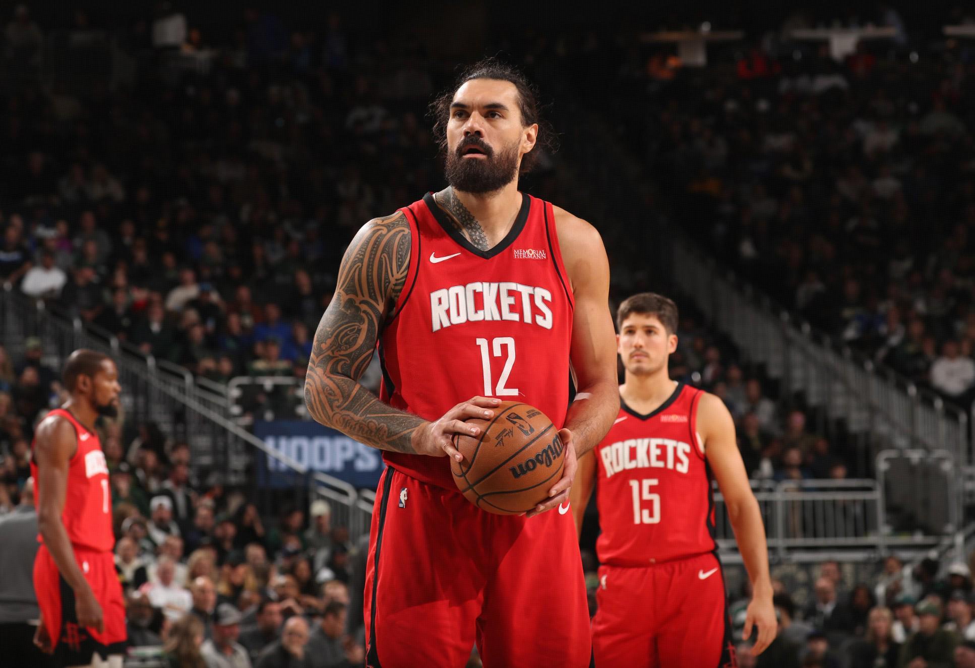 亚当斯：杨瀚森习惯先伸手所以易犯规；提高防守是始终如一的