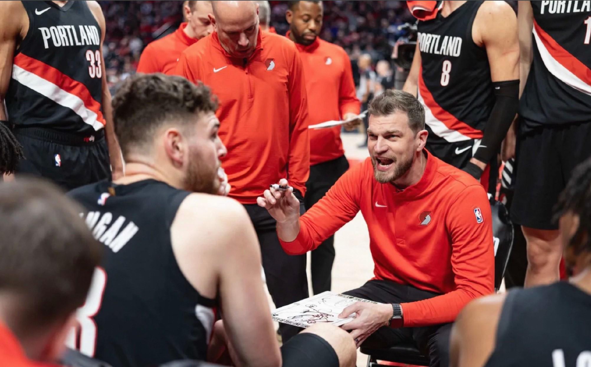 斯普利特:瀚森有外线投射&罗威机动性强,所以想试试双塔