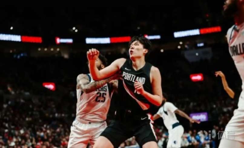 杨瀚森出战10分钟送1助攻 开拓者险胜独行侠