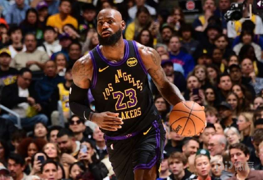 末节崩盘!湖人不敌活塞 詹姆斯生日夜17分东契奇30分