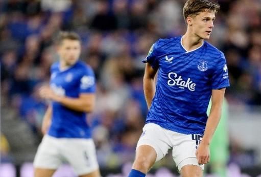 官方：埃弗顿召回外租至普雷斯顿的18岁中场阿姆斯特朗