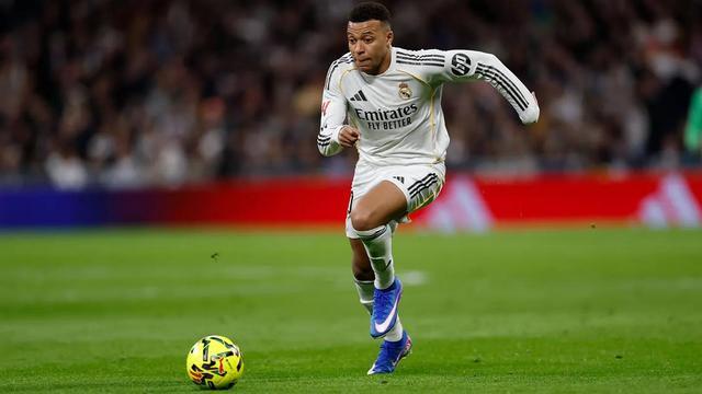 皇马官方：姆巴佩左膝扭伤；据悉至少伤缺三周