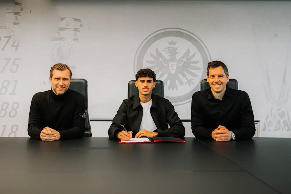 官方：法兰克福签下霍芬海姆边锋埃奇古亚布，签约至2031年