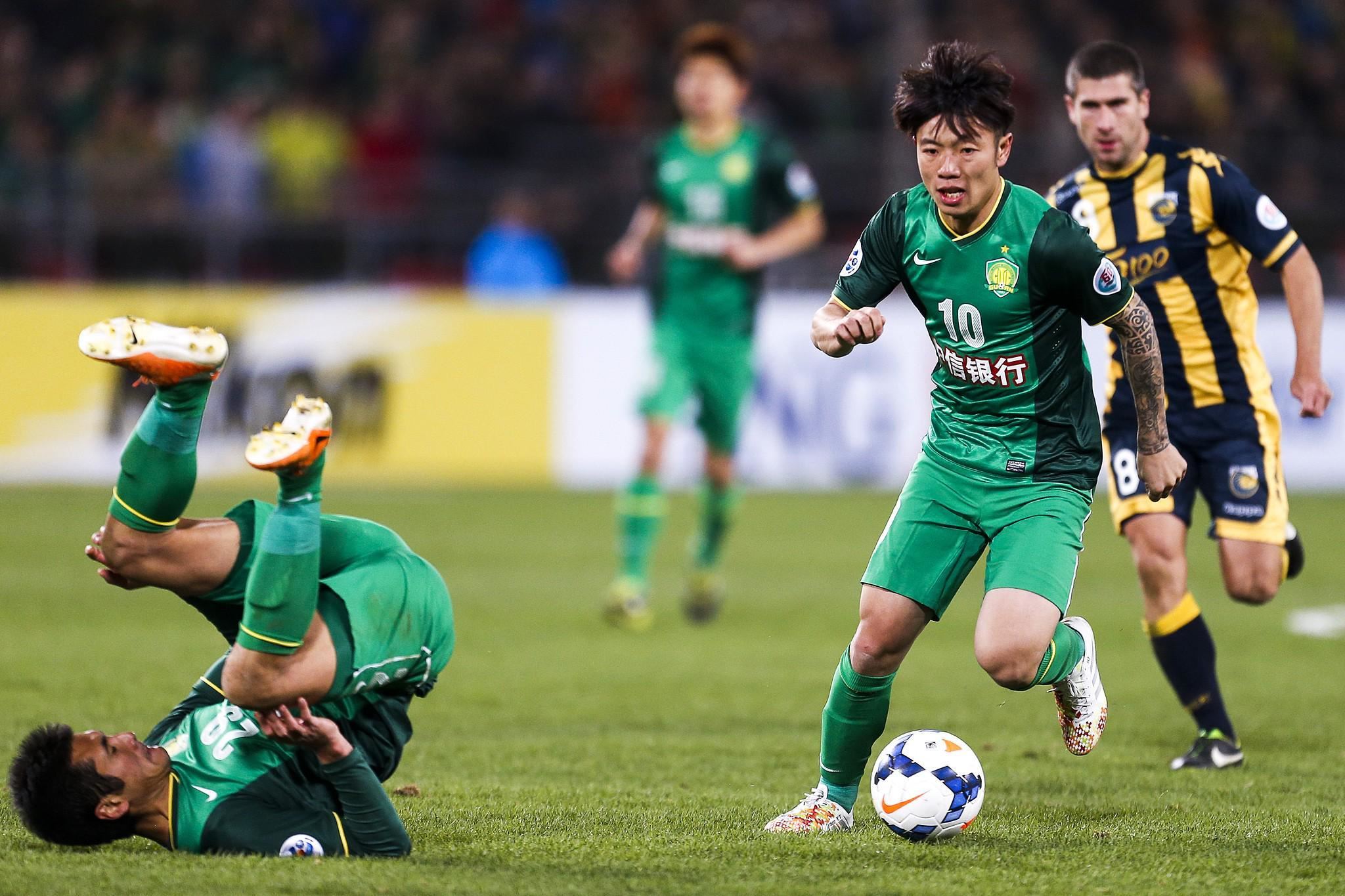 不打不相识,张稀哲曾在亚冠联赛中放倒国安新帅蒙哥马利