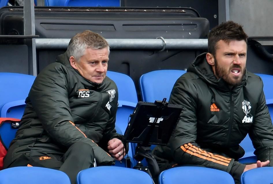 记者：比起索尔斯克亚二进宫，弗格森也更支持卡里克