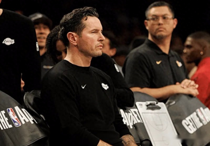 雷迪克发布会拒不背锅！不满球队投篮，仍自信防守，八村下场复出