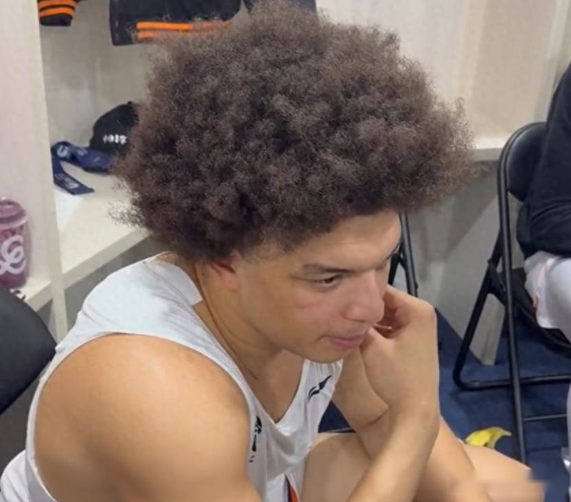 胜广东更衣室采访!洛夫顿谈伤势,白边表露防守态度直指巅峰状态