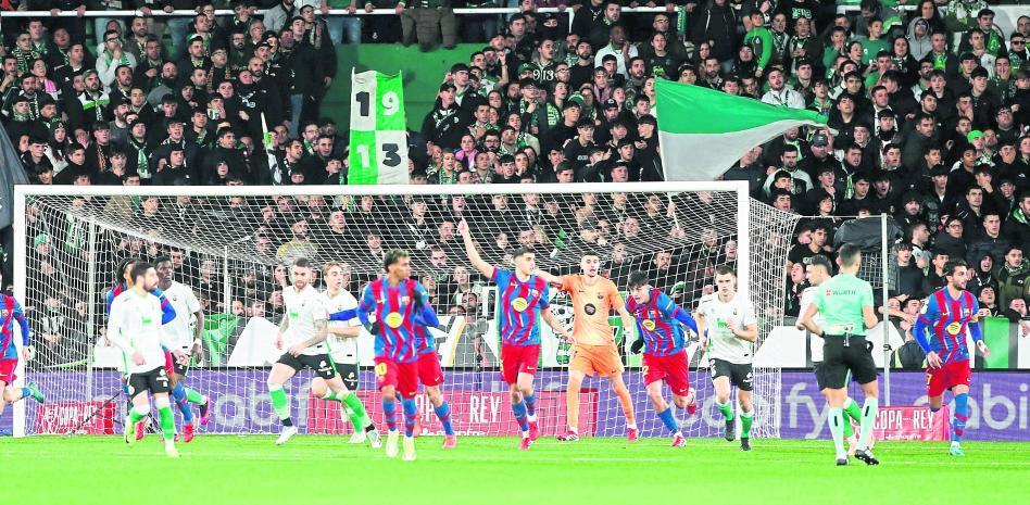 世体：特狮连国王杯都没有上场机会，若想比赛他只能冬窗离队