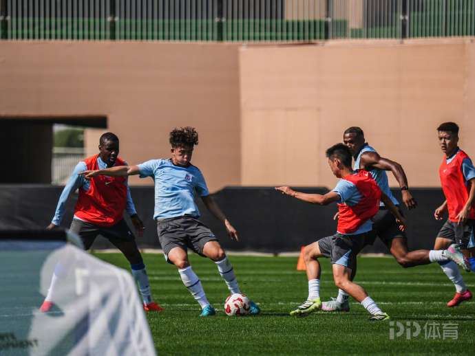  记者：申花迪拜冬训首场热身赛0-0 新援盖伊首发踢了半场
