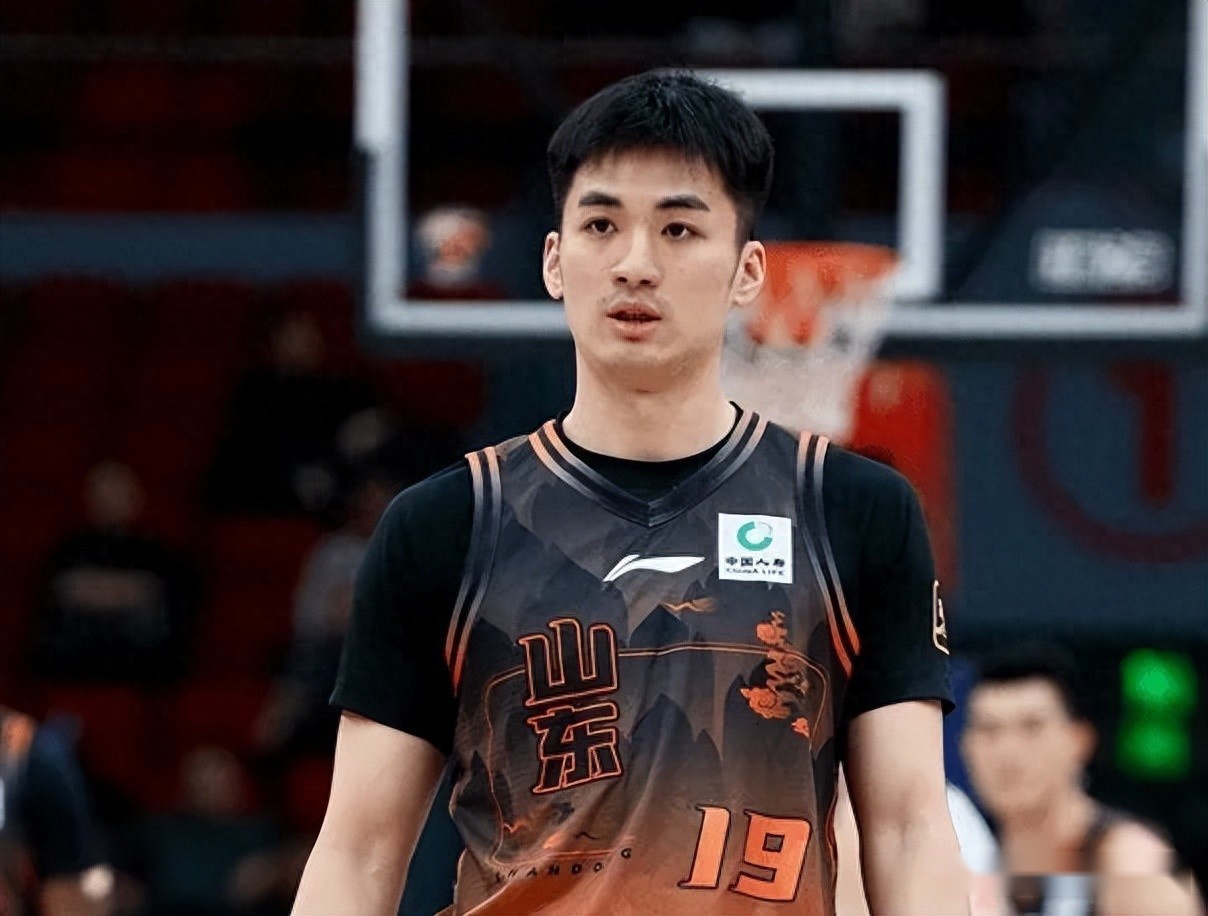 山东101-106江苏遭4问题!后场被虐,克里斯情绪+邱彪用人出问题