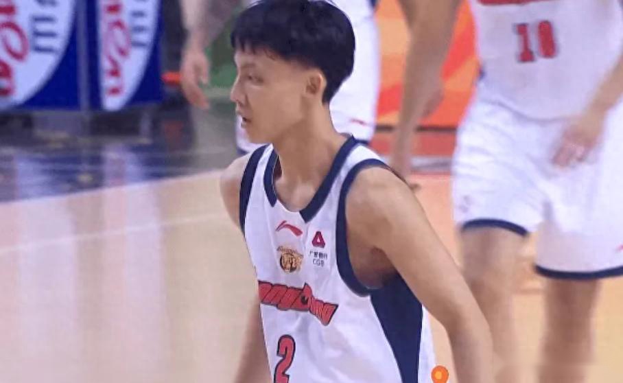 广东半场压制同曦！焦泊乔徐杰齐爆，三外崩盘，同曦无稳定得分点