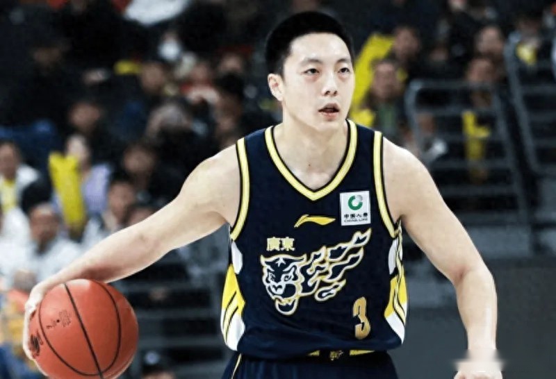 广东首节险胜同曦！胡明轩回暖，三外全部打铁，同曦命中率也糟糕