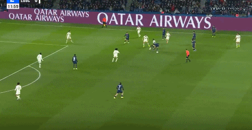 第13分钟，登贝莱禁区外兜射远角破门，巴黎1-0里尔