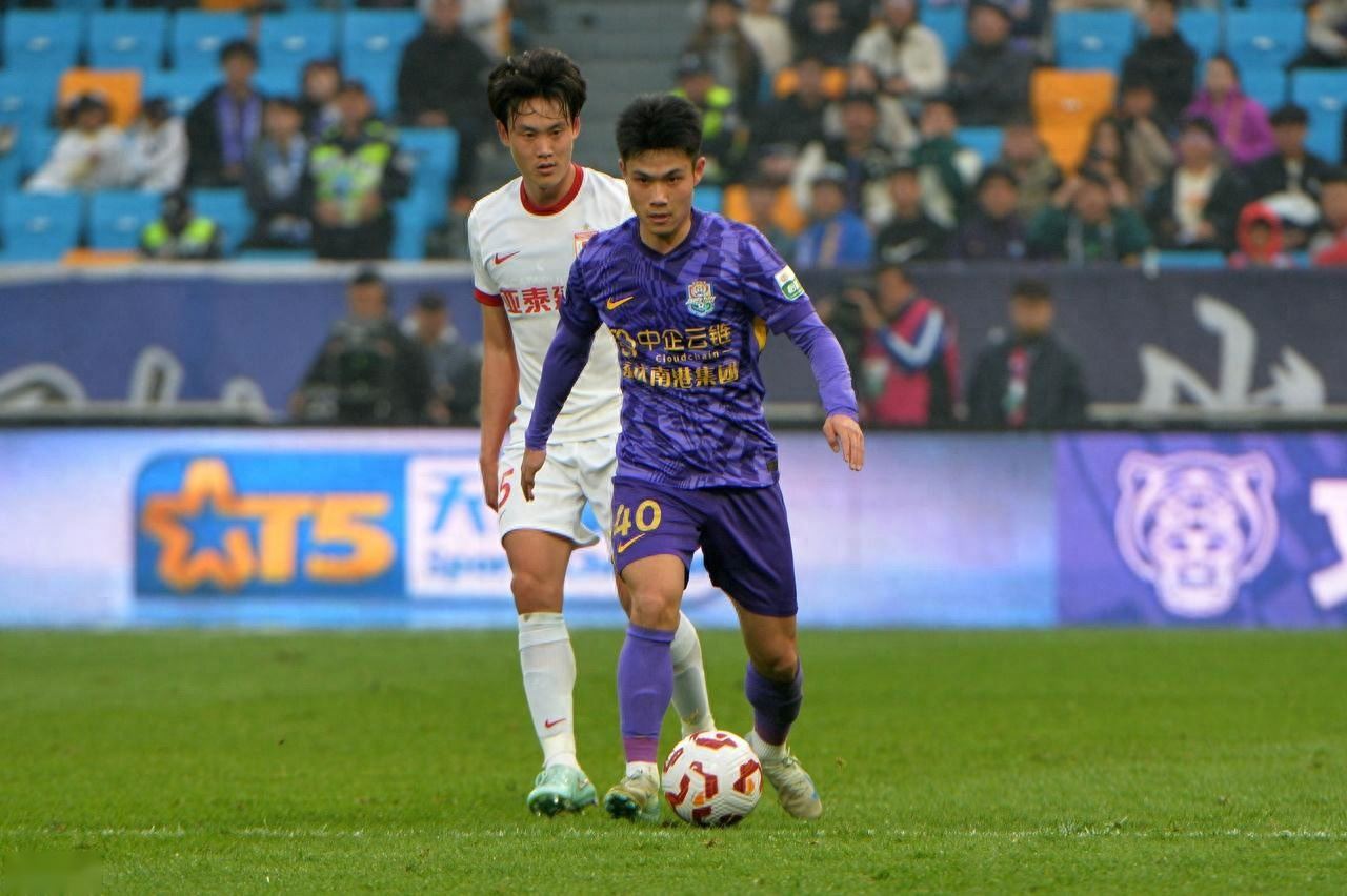 1-1！于根伟乐开花了，天津津门虎23岁锋霸攻破韩国球队大门