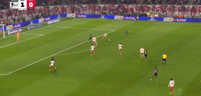 第50分钟,于帕梅卡诺抢断+传球,格纳布里单刀破门,拜仁1-1