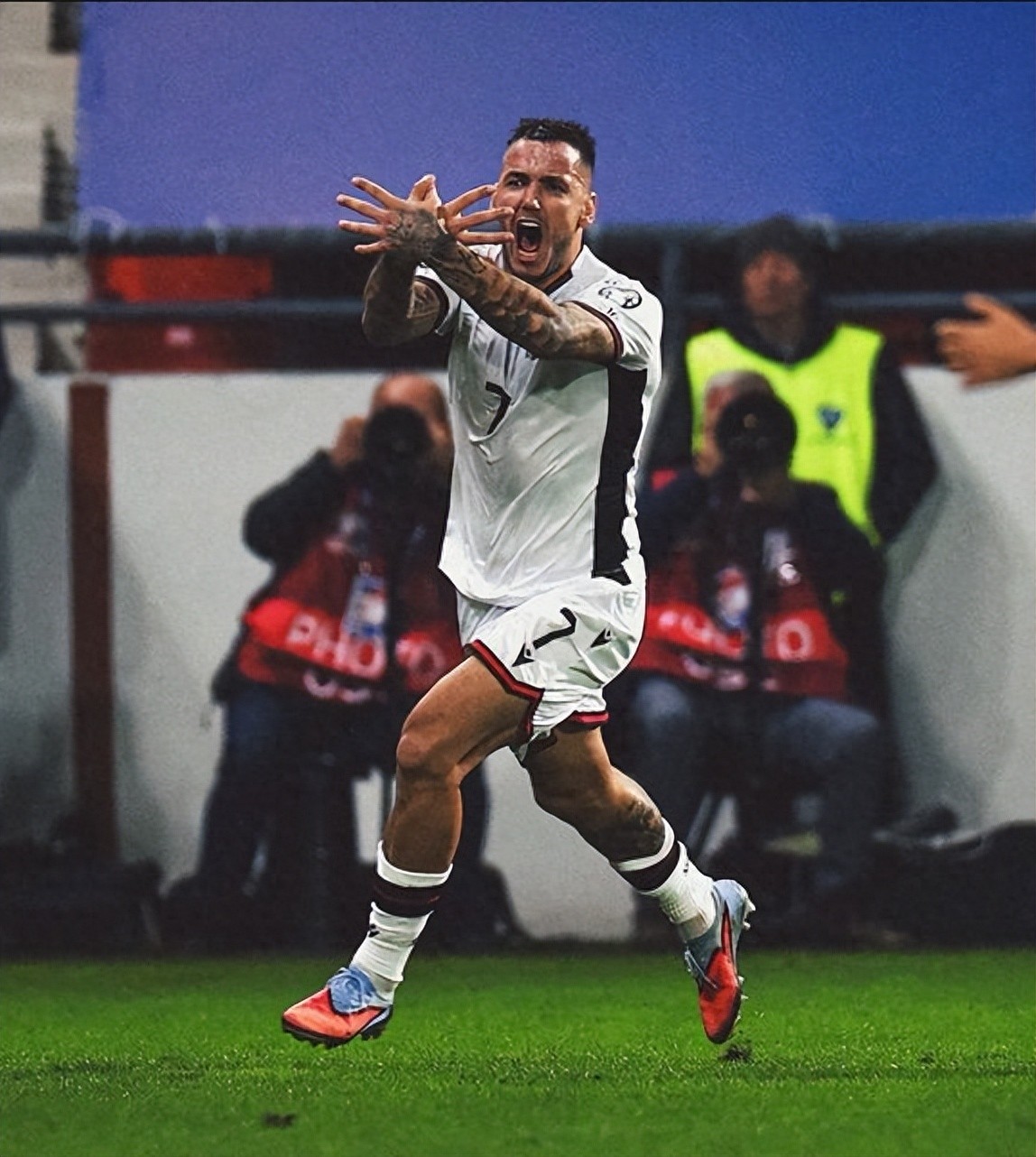 曝浙江队将签马纳伊！曾效力国米巴萨，年薪400万，土超单季18球