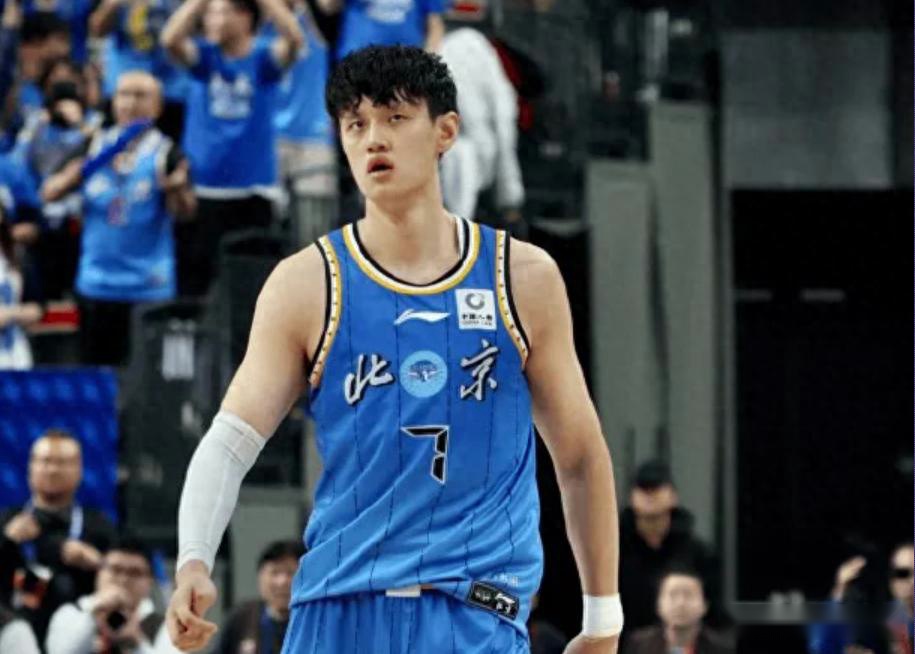 北京再受挫！曾凡博撞到腰旧伤处，严重不适且肿胀，已赴医院检查