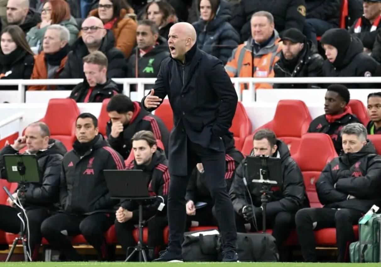 TA：斯洛特仍得到芬威的支持，他们无意在赛季中期更换主教练