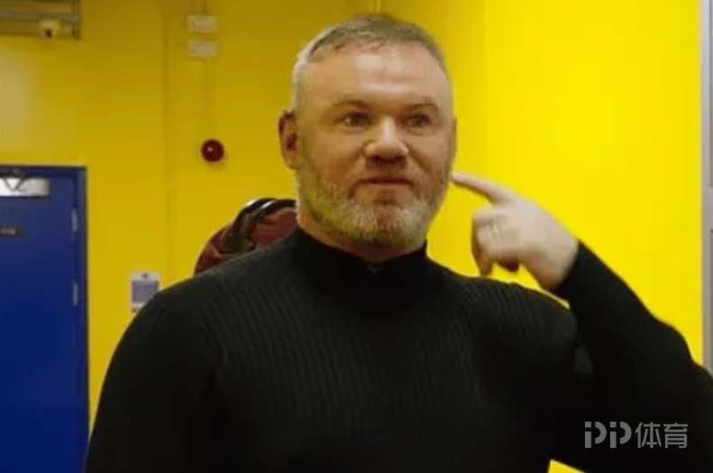 鲁尼录节目时透露左耳失聪听不见 尚不清楚听力障碍的原因