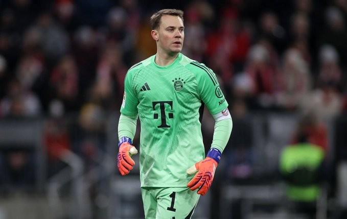 诺伊尔为拜仁出战584场比赛,追平贝肯鲍尔并列队史第5多