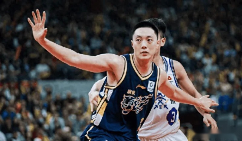 广东大胜四川！萨林杰+胡明轩+奎因轰80分，徐杰仍崩，替补仅13分