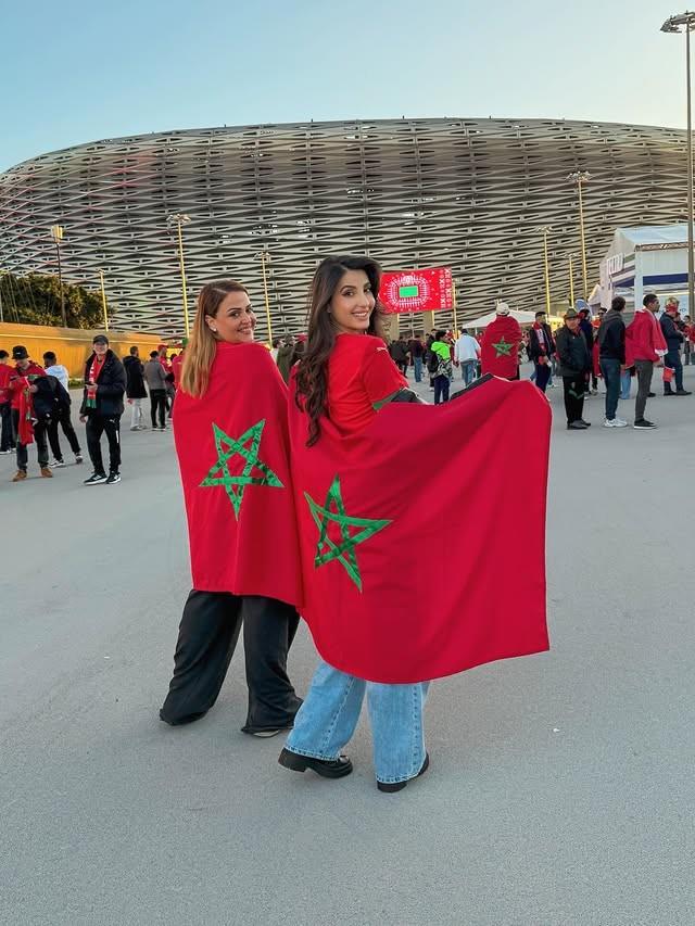 阿什拉夫绯闻女友法特希现场观战非洲杯，球迷纷纷找她合影